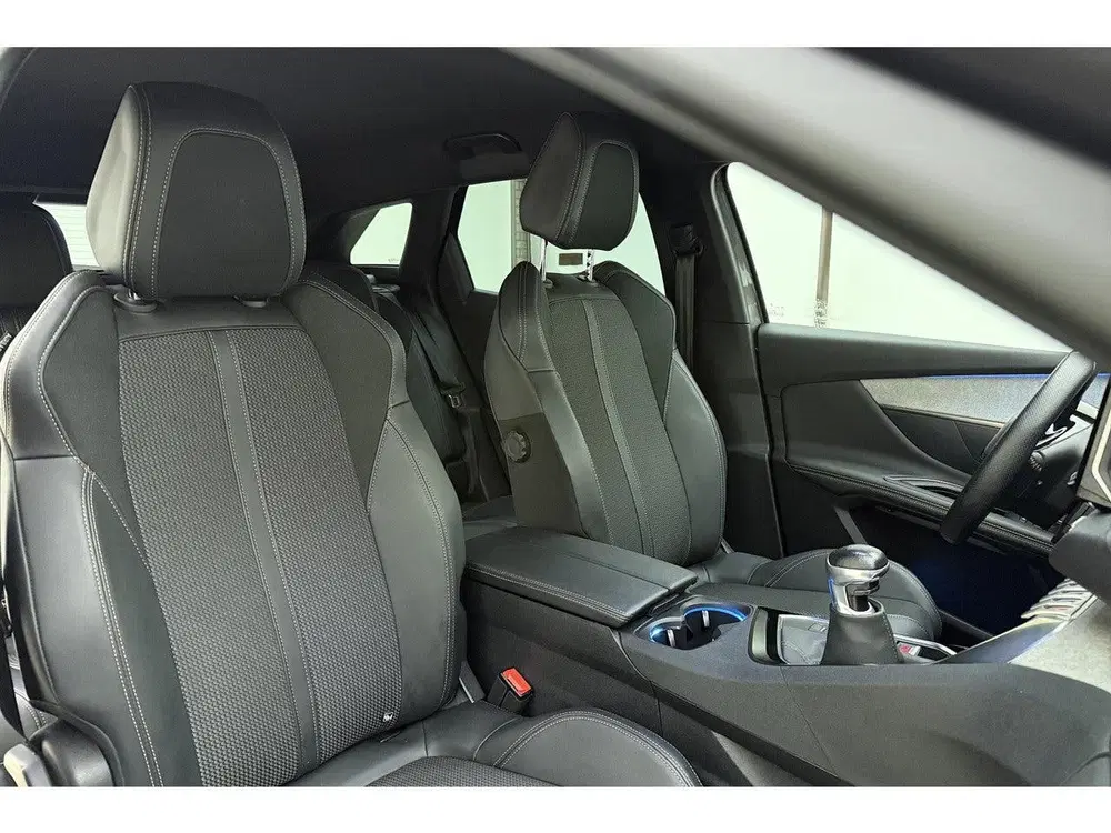 Peugeot 3008 1.2T 130pk GT uit 2024, foto 15