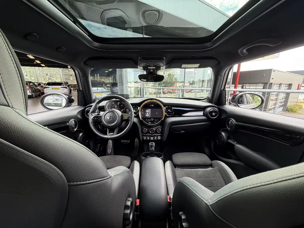 Mini John Cooper Works Cooper S 2.0 John Cooper Works uit 2021, foto 3