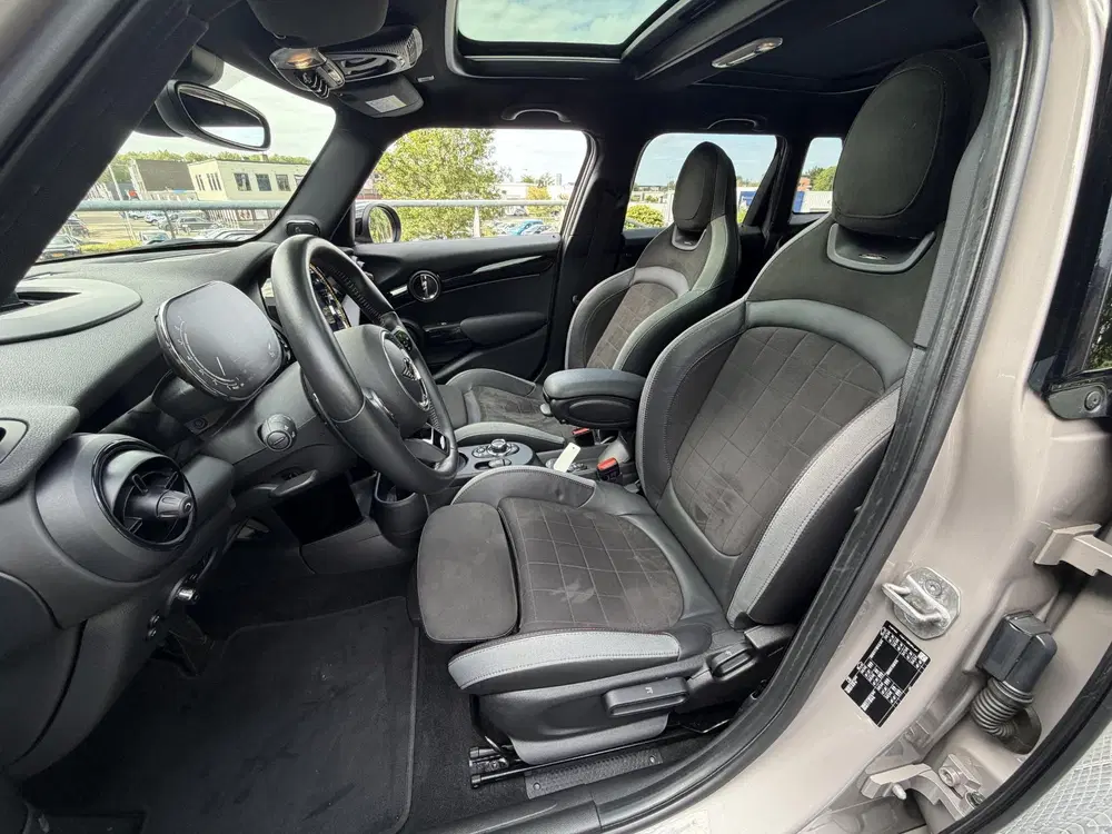 Mini John Cooper Works Cooper S 2.0 John Cooper Works uit 2021, foto 6