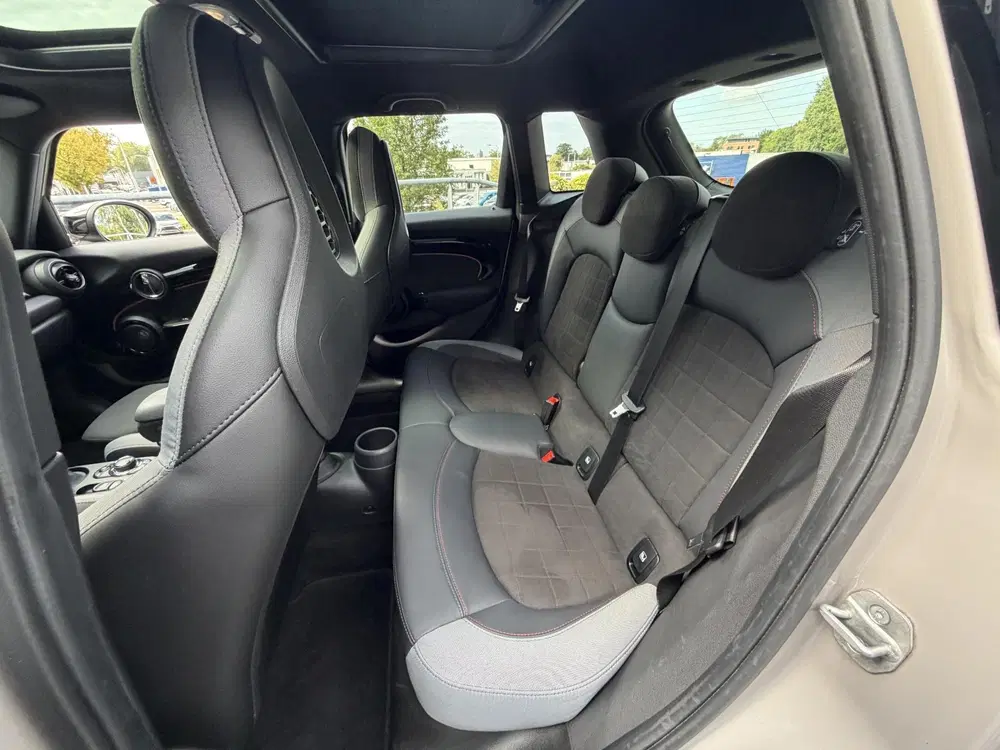Mini John Cooper Works Cooper S 2.0 John Cooper Works uit 2021, foto 7