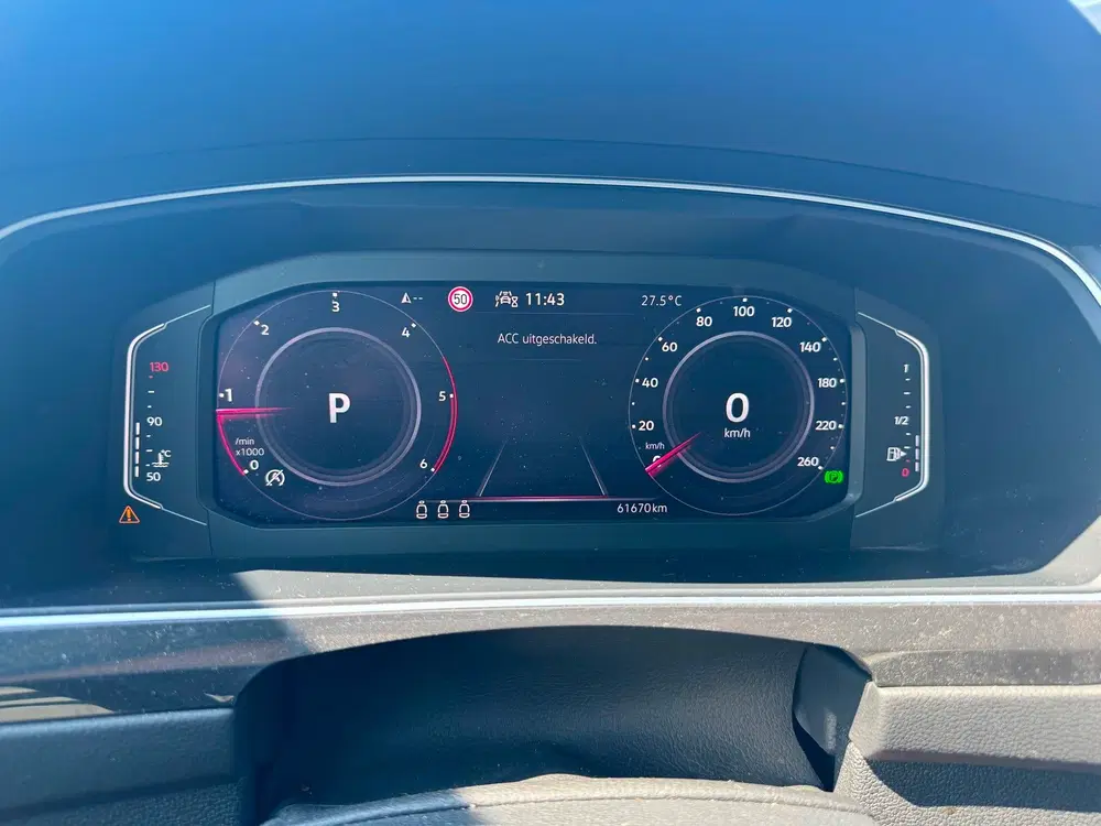 Volkswagen Tiguan 2.0 TDI 150PK DSG PANO LED KEYLESS uit 2022, foto 12
