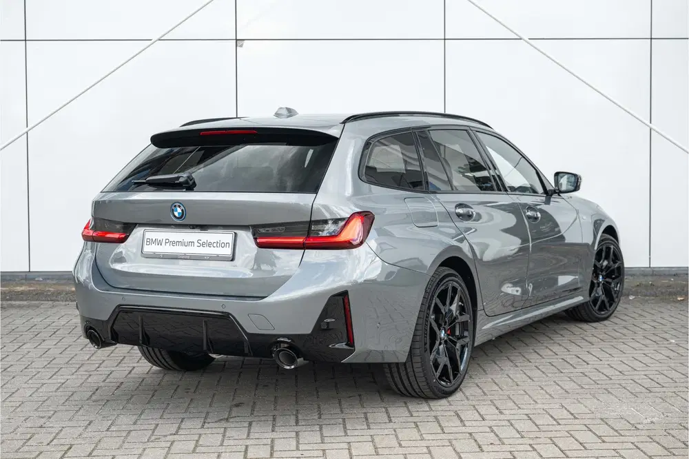 BMW 3-serie 330e M Sport Automaat uit 2026, foto 2