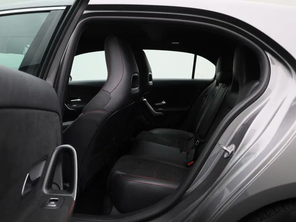Mercedes-Benz A-Klasse 180 Business Solution AMG uit 2021, foto 10