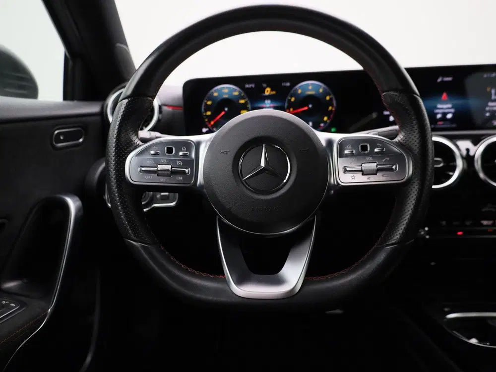 Mercedes-Benz A-Klasse 180 Business Solution AMG uit 2021, foto 2