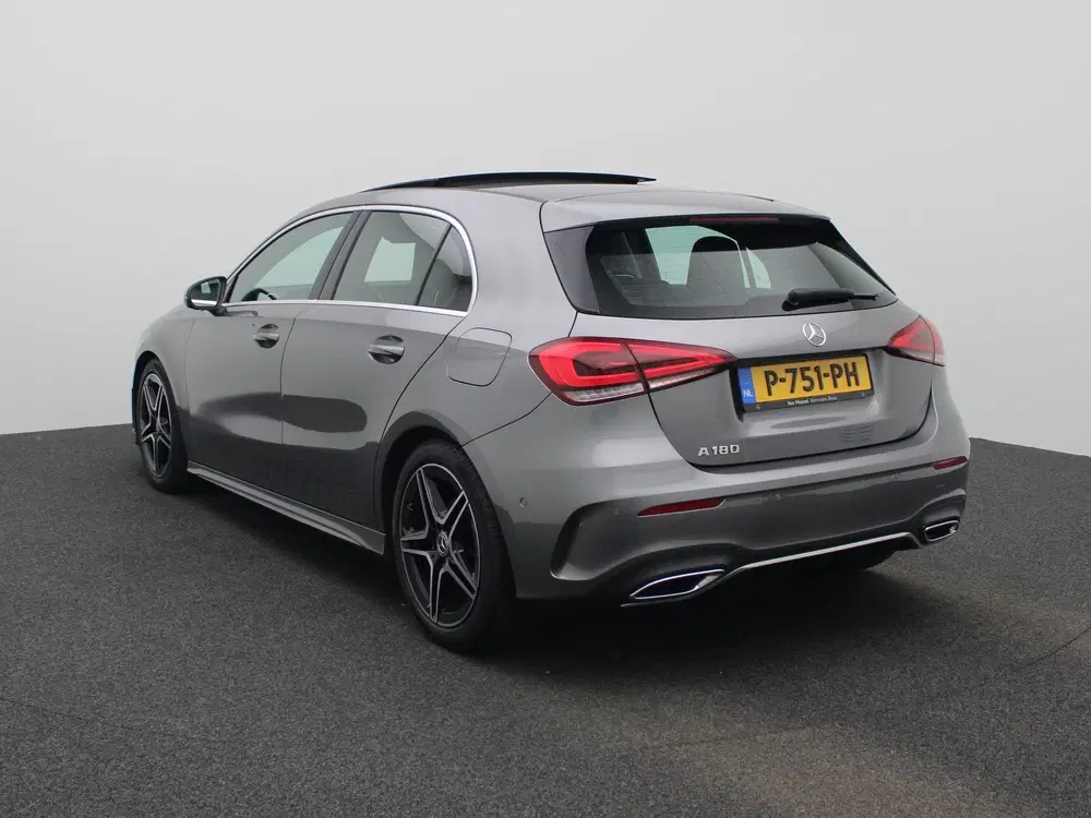 Mercedes-Benz A-Klasse 180 Business Solution AMG uit 2021, foto 3
