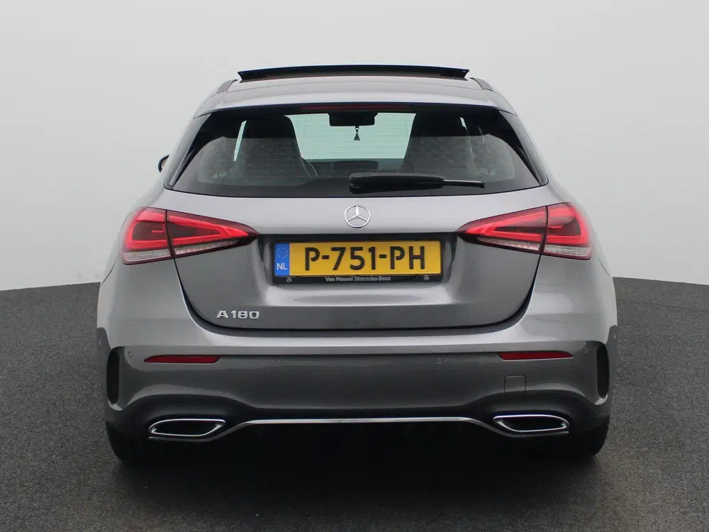 Mercedes-Benz A-Klasse 180 Business Solution AMG uit 2021, foto 6