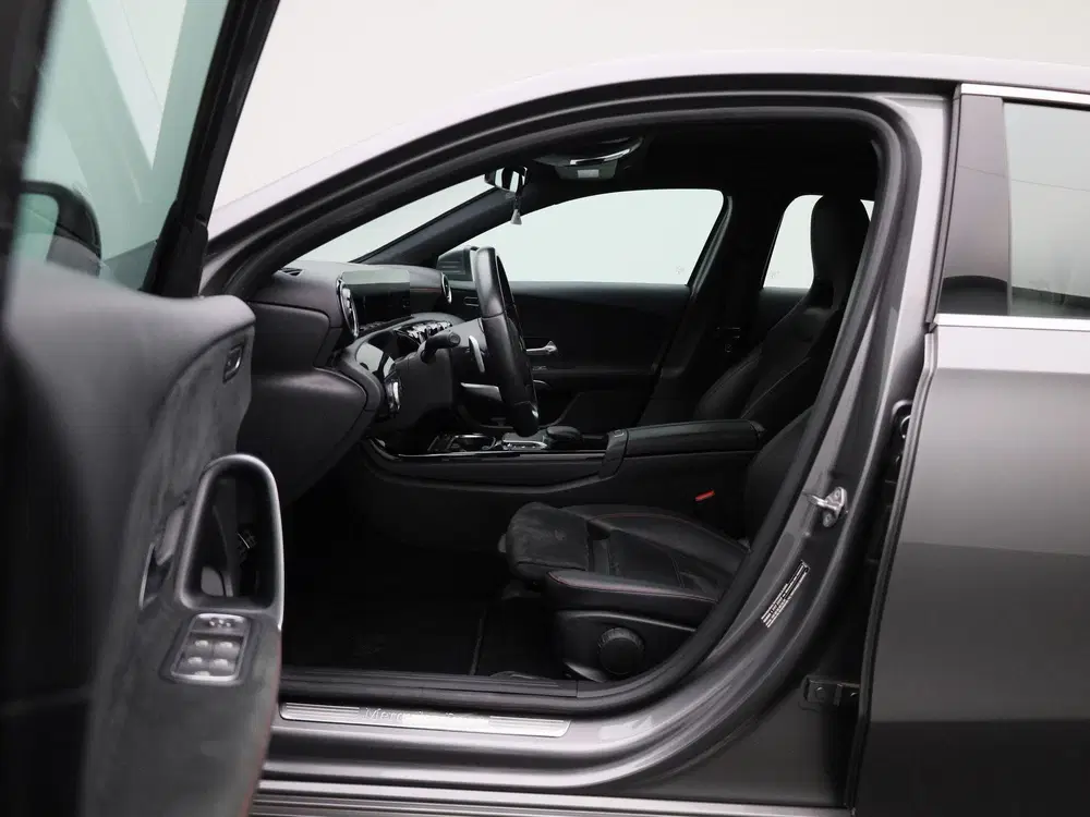 Mercedes-Benz A-Klasse 180 Business Solution AMG uit 2021, foto 9