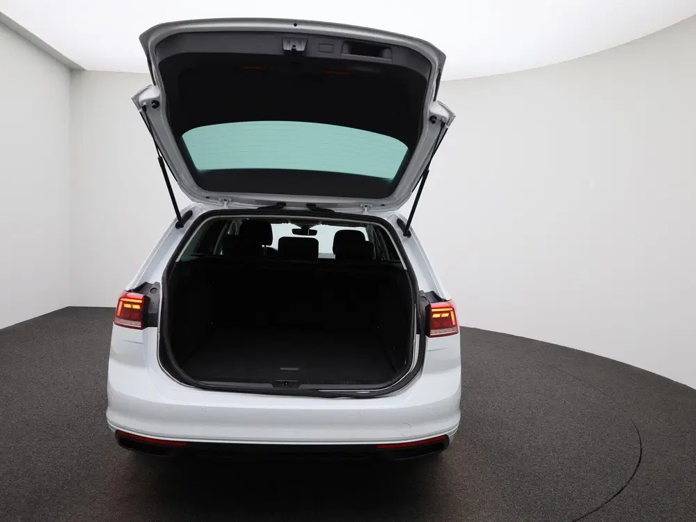 Volkswagen Passat 2.0 TDI Business uit 2022, foto 11