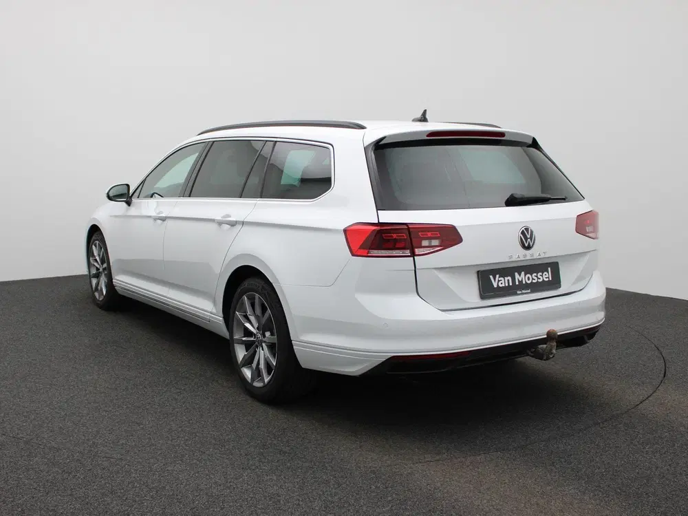 Volkswagen Passat 2.0 TDI Business uit 2022, foto 2