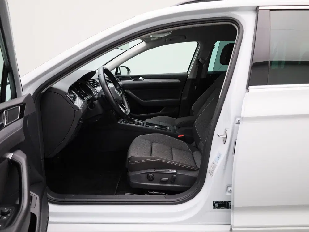 Volkswagen Passat 2.0 TDI Business uit 2022, foto 9