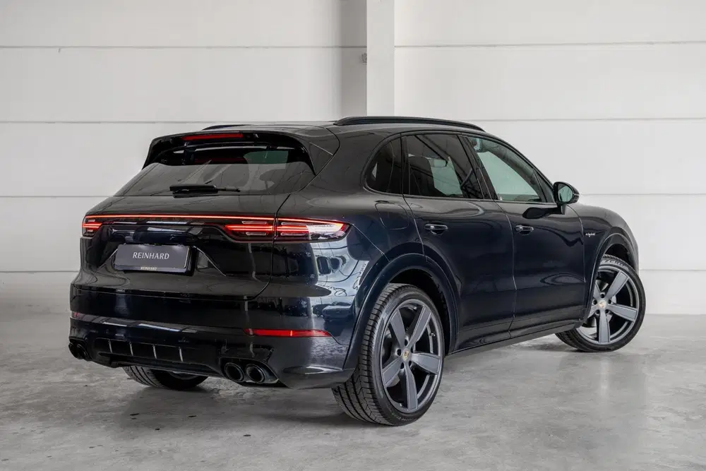 Porsche Cayenne 3.0 E-Hybrid uit 2022, foto 2