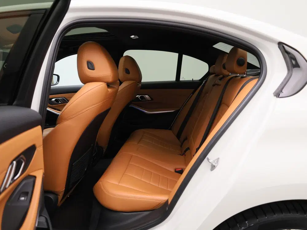 BMW 3-serie 320e Business Edition Plus uit 2022, foto 10