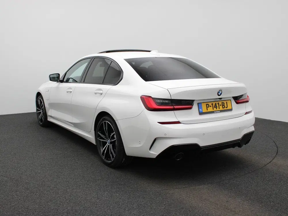 BMW 3-serie 320e Business Edition Plus uit 2022, foto 2