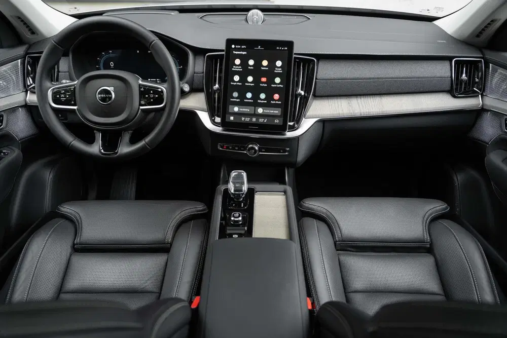 Volvo XC90 T8 Plus Bright B&W Pano Lucht 360 HUD Trek uit 2025, foto 13