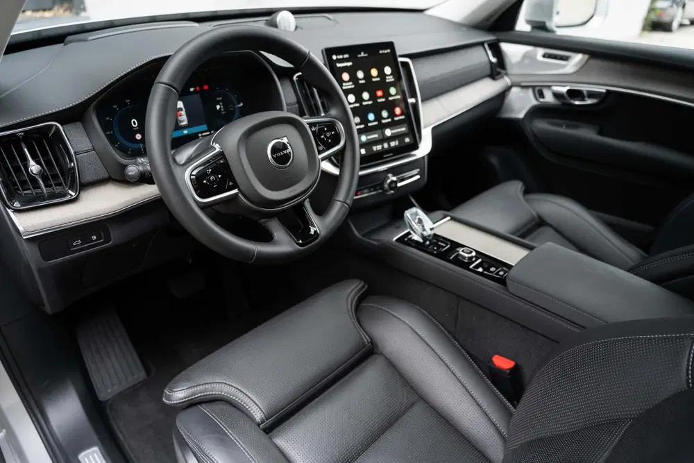 Volvo XC90 T8 Plus Bright B&W Pano Lucht 360 HUD Trek uit 2025, foto 3