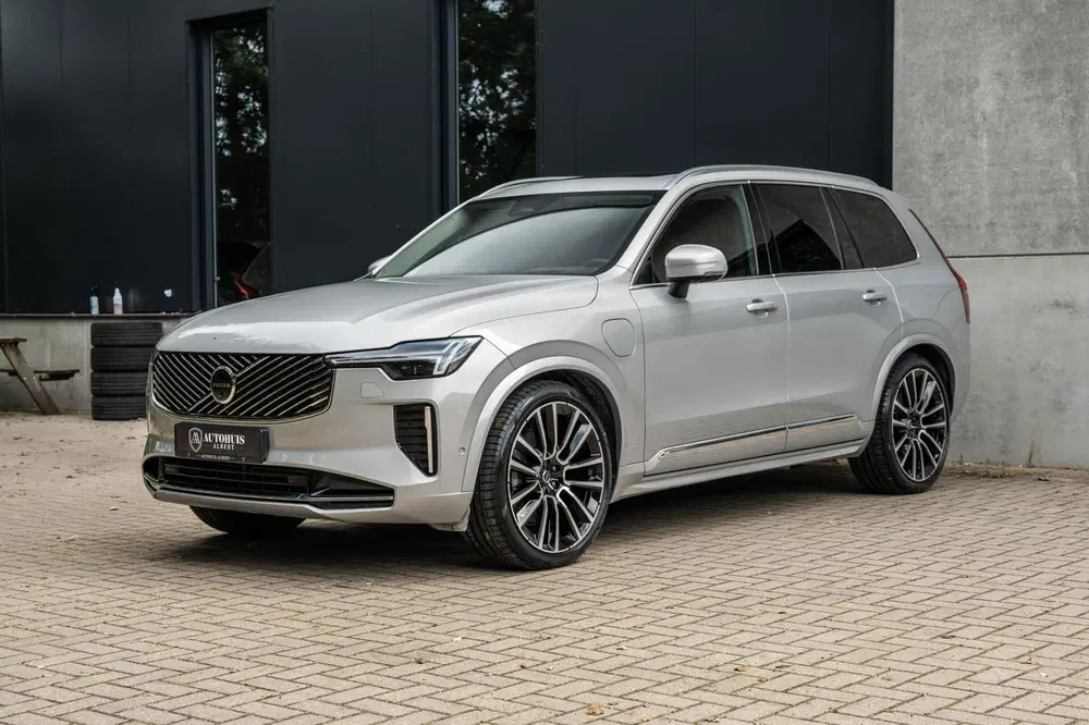 Volvo XC90 T8 Plus Bright B&W Pano Lucht 360 HUD Trek uit 2025, foto 4