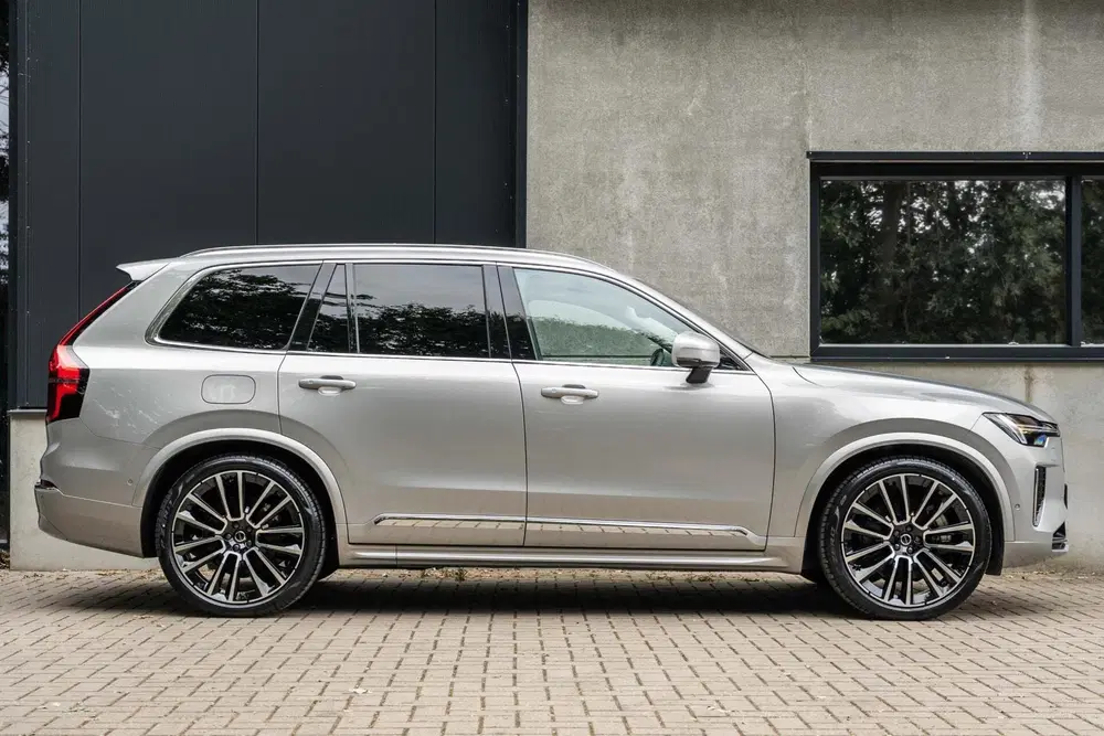 Volvo XC90 T8 Plus Bright B&W Pano Lucht 360 HUD Trek uit 2025, foto 9