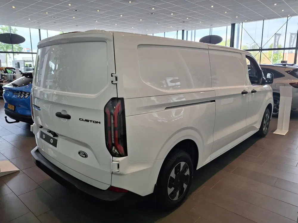 Ford Transit Custom Trend L2 71 kWh uit 2026, foto 2