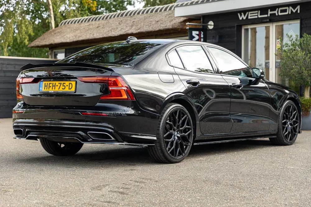 Volvo S60 2.0 Recharge T6 AWD R-Design 20inch I Maxt uit 2021, foto 3