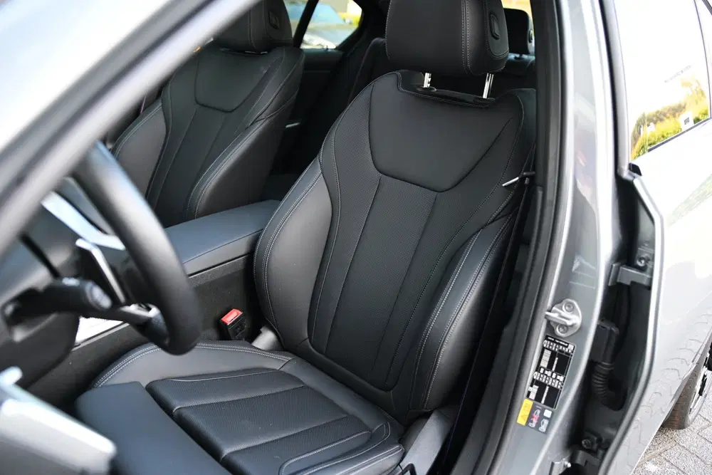 BMW 3-serie 330e M Sport Automaat uit 2025, foto 3