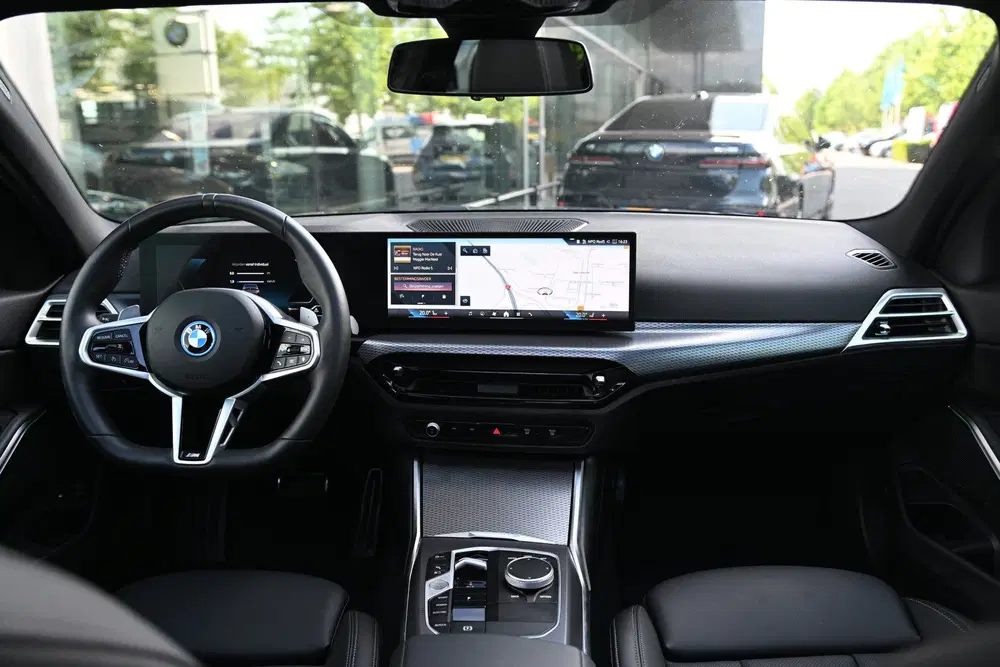 BMW 3-serie 330e M Sport Automaat uit 2025, foto 4