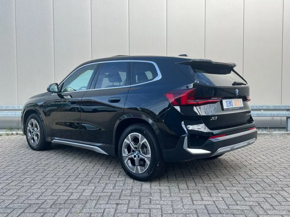 BMW X1 xDrive25e Panorama dak uit 2024, foto 3