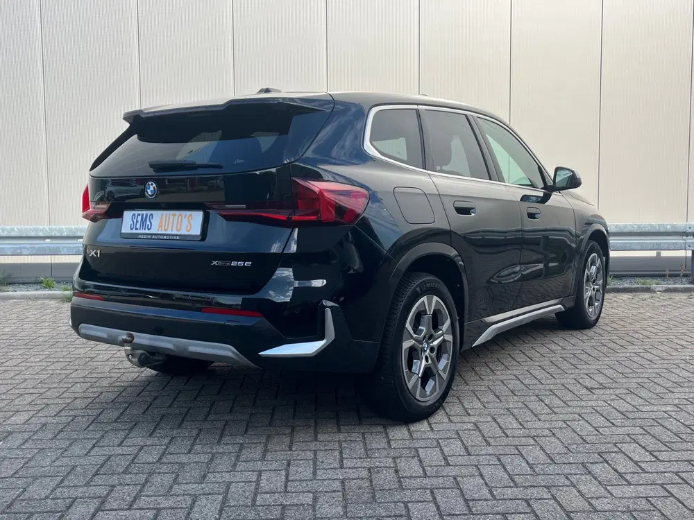 BMW X1 xDrive25e Panorama dak uit 2024, foto 5