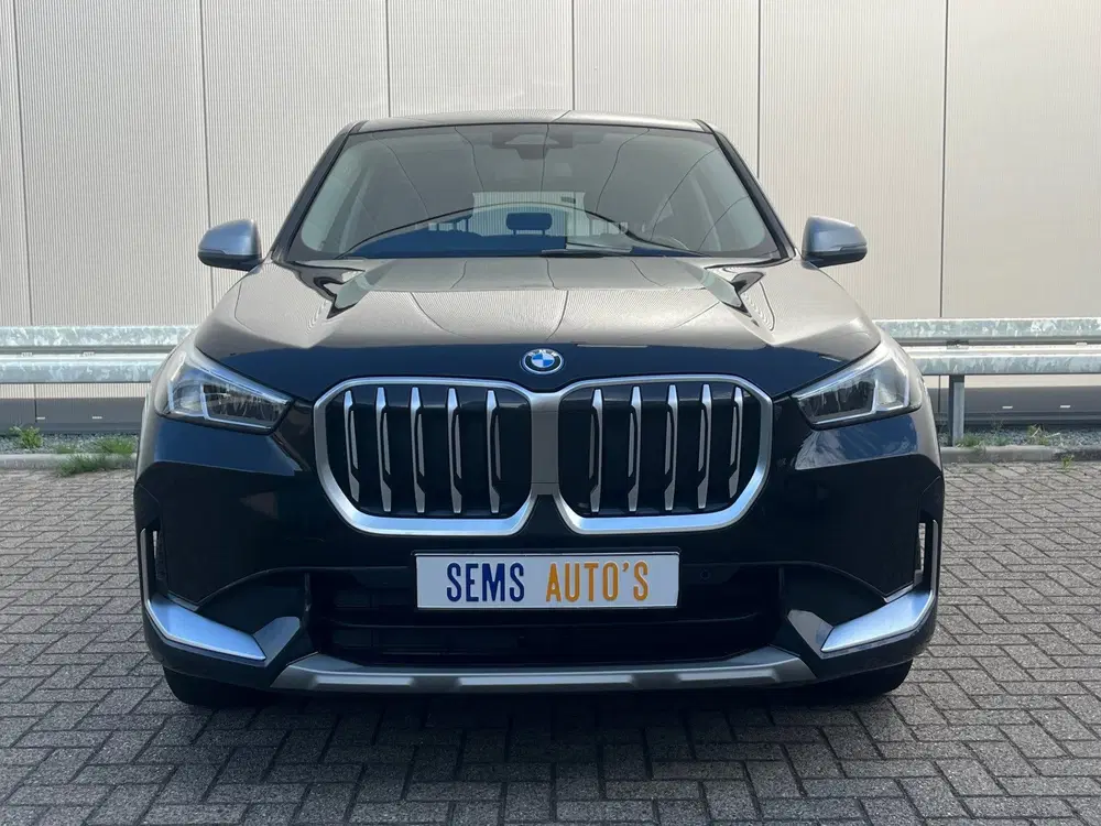 BMW X1 xDrive25e Panorama dak uit 2024, foto 8