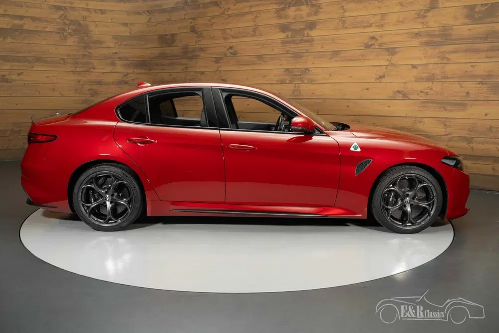 Alfa Romeo Giulia Sedan uit 2019, foto 14