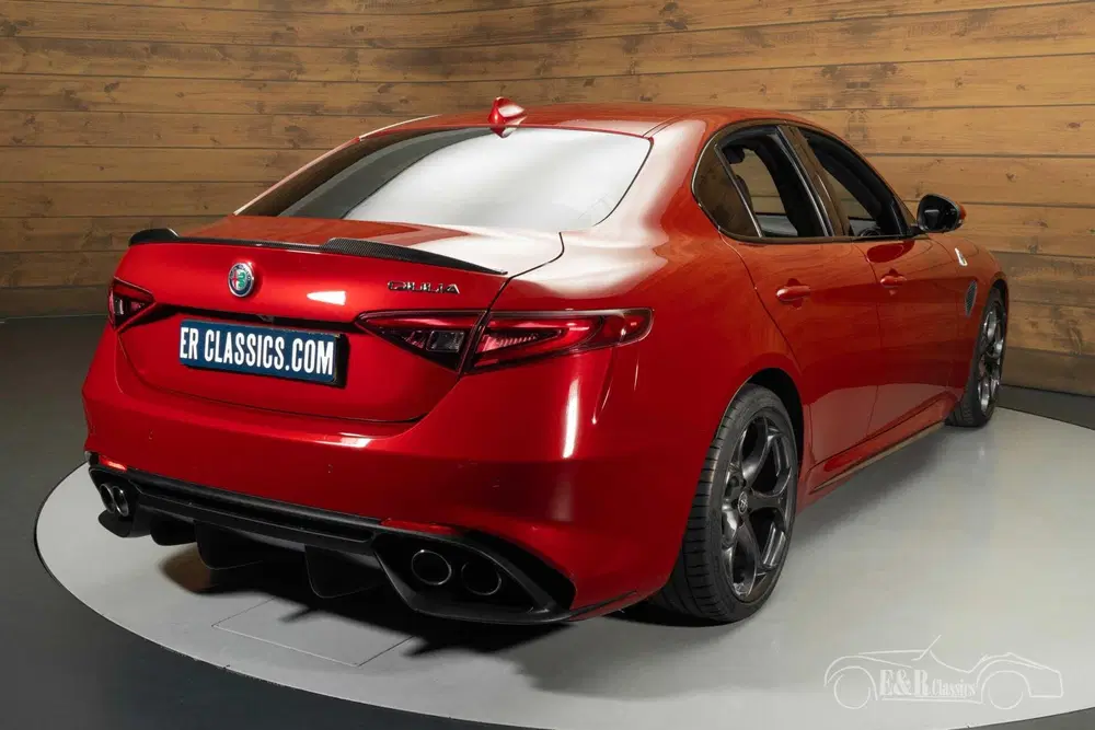 Alfa Romeo Giulia Sedan uit 2019, foto 15