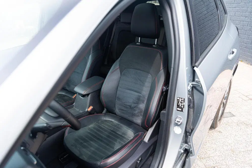 Ford Kuga 2.5 PHEV ST-Line X PANO TREKHAAK ADAPTIVE uit 2023, foto 13