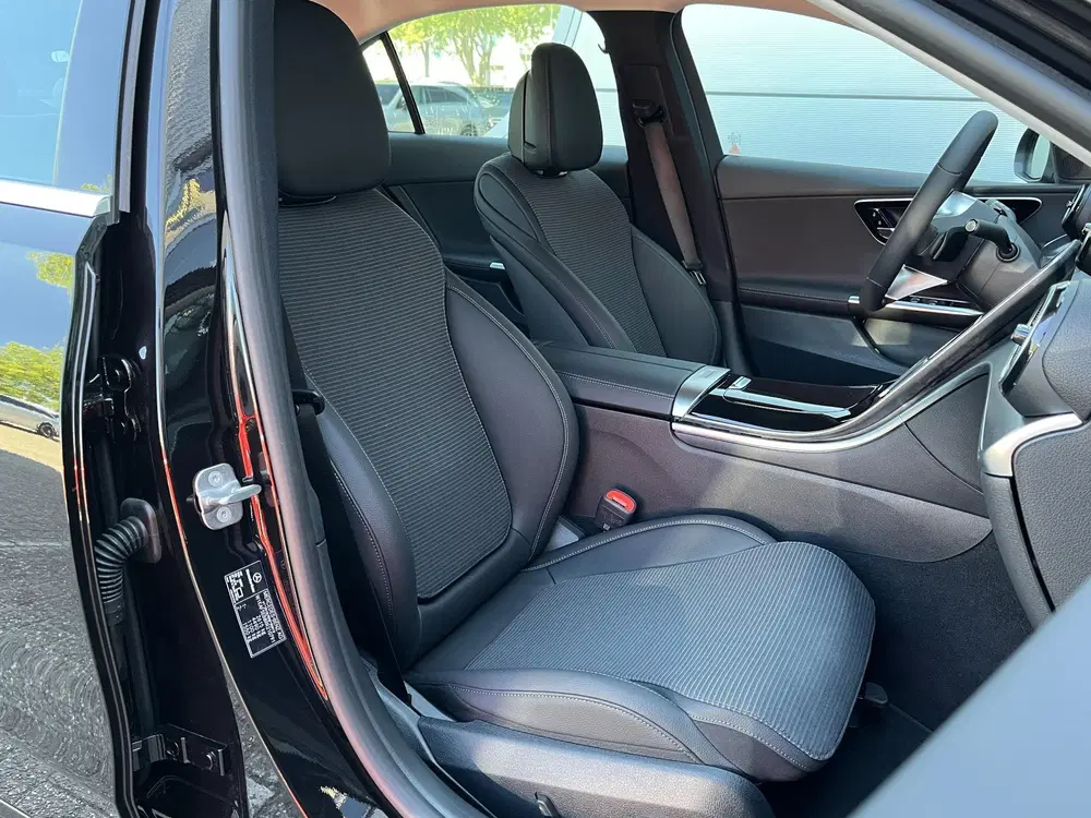 Mercedes-Benz C-Klasse 300 e Business Line uit 2025, foto 15