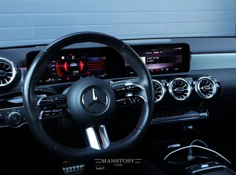 Mercedes-Benz A-Klasse 220 4MATIC AMG Line uit 2023, foto 2