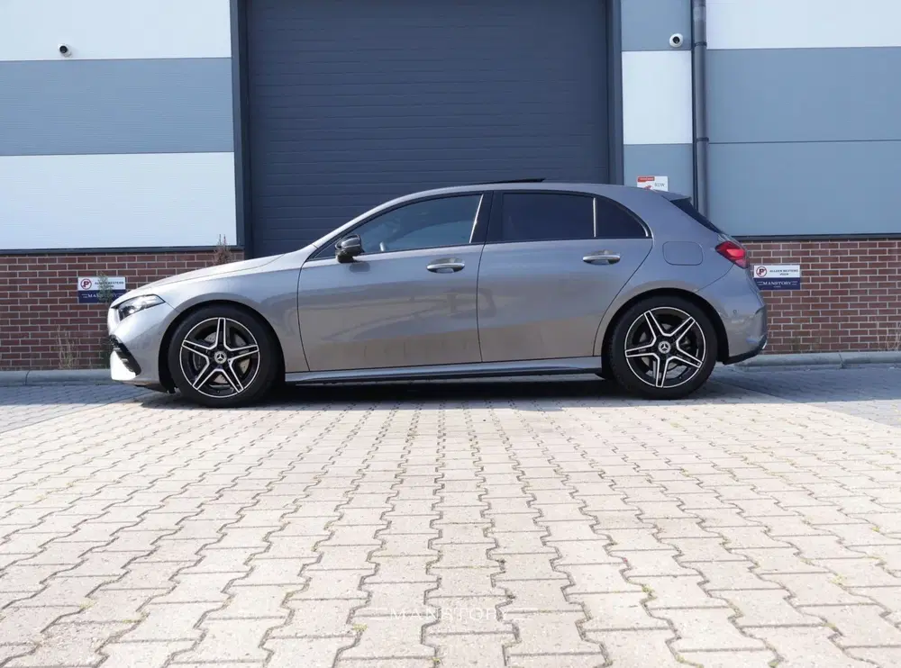 Mercedes-Benz A-Klasse 220 4MATIC AMG Line uit 2023, foto 9