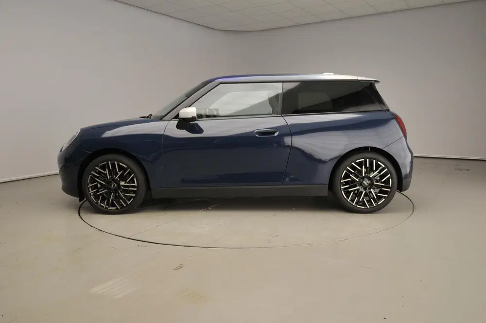 Mini Cooper SE Cooper SE Favoured M 54.2 kWh Panoramadak uit 2026, foto 3