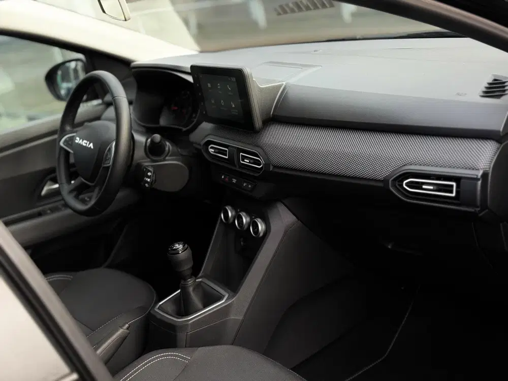 Dacia Sandero 1.0 TCe 90 Journey uit 2025, foto 15