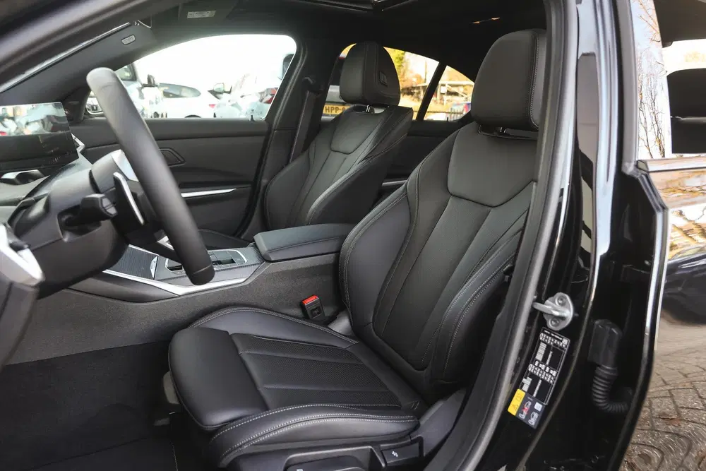 BMW 3-serie 330e High Executive M Sport Automaat uit 2026, foto 12