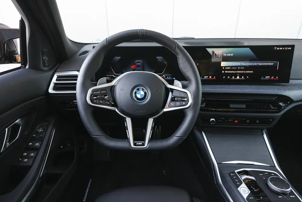 BMW 3-serie 330e High Executive M Sport Automaat uit 2026, foto 3