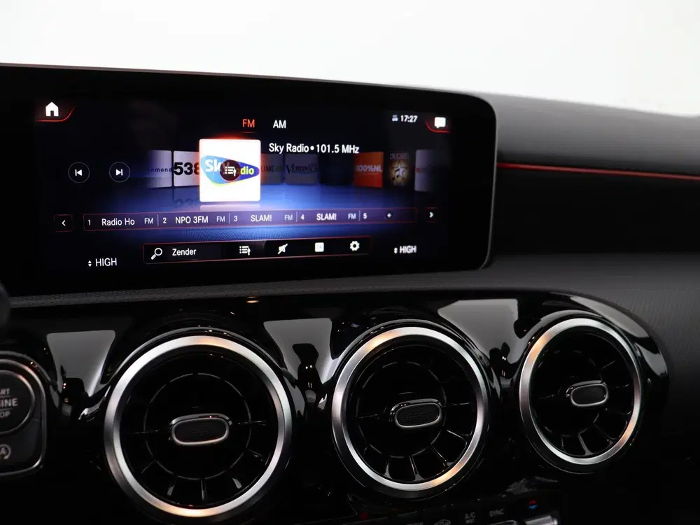 Mercedes-Benz A-Klasse 180 Business Solution AMG Night Upgra uit 2019, foto 13