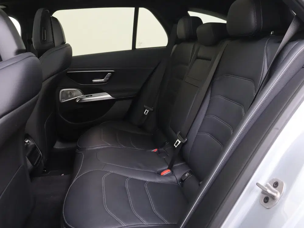 Mercedes-Benz E-Klasse 300 e Sport Edition uit 2025, foto 12