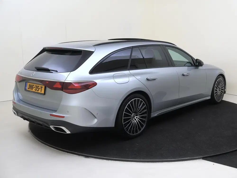 Mercedes-Benz E-Klasse 300 e Sport Edition uit 2025, foto 4
