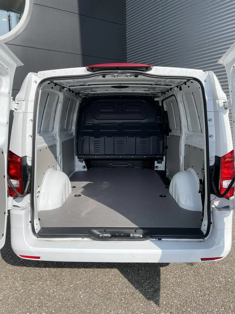 Mercedes-Benz Vito Lang 66 kWh uit 2025, foto 8