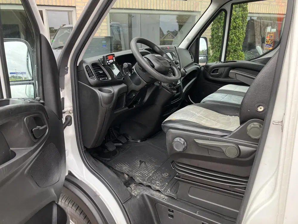 Iveco Daily 35C14H 2.3 345 uit 2021, foto 3