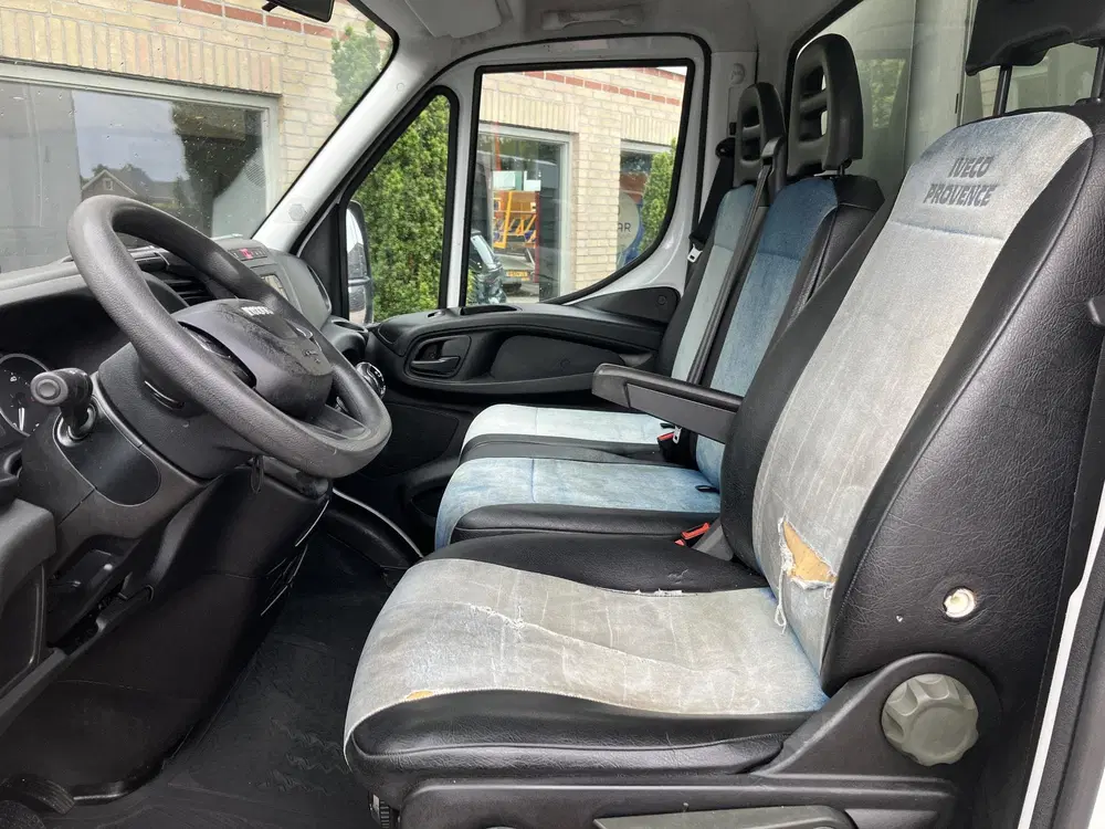 Iveco Daily 35C14H 2.3 345 uit 2021, foto 4