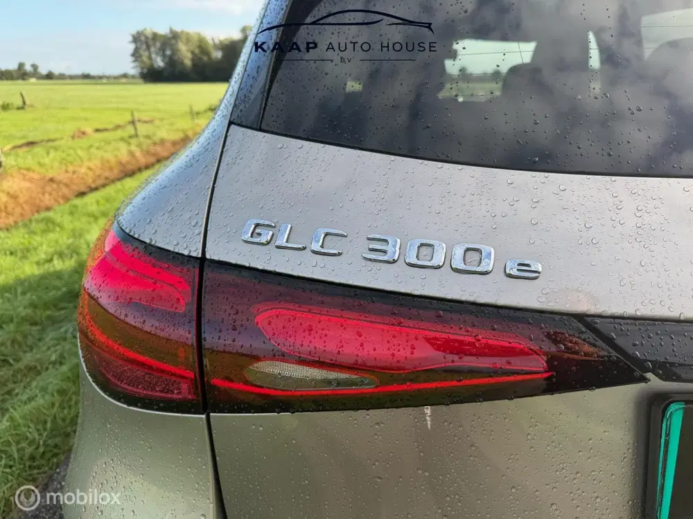 Mercedes-Benz GLC Mercedes GLC-klasse 300e 4MATIC AMG-LINE A uit 2023, foto 12