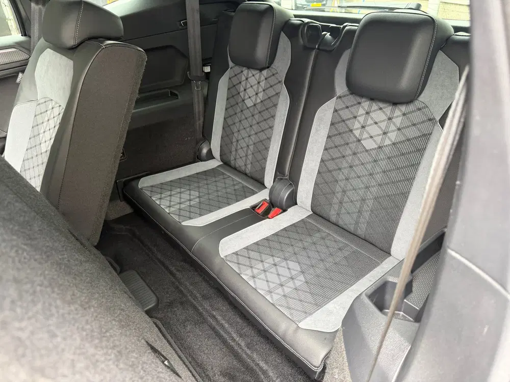 Volkswagen Tiguan AllSpace 2.0 TSI R-Line Edition uit 2024, foto 12