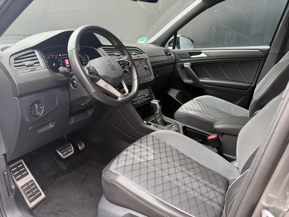 Volkswagen Tiguan AllSpace 2.0 TSI R-Line Edition uit 2024, foto 15