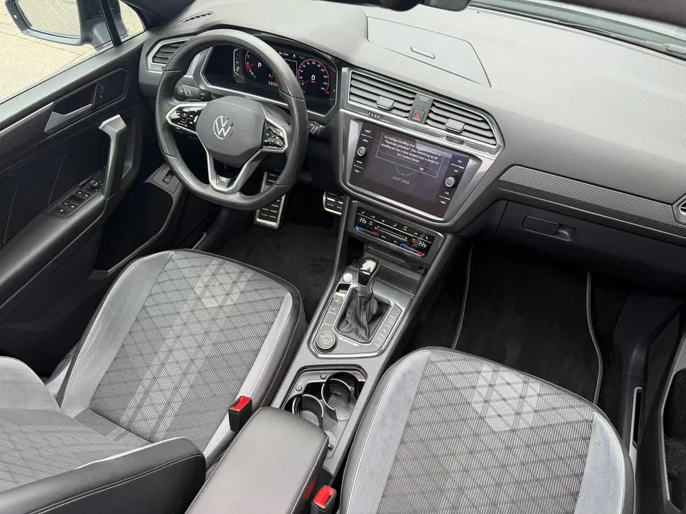 Volkswagen Tiguan AllSpace 2.0 TSI R-Line Edition uit 2024, foto 3