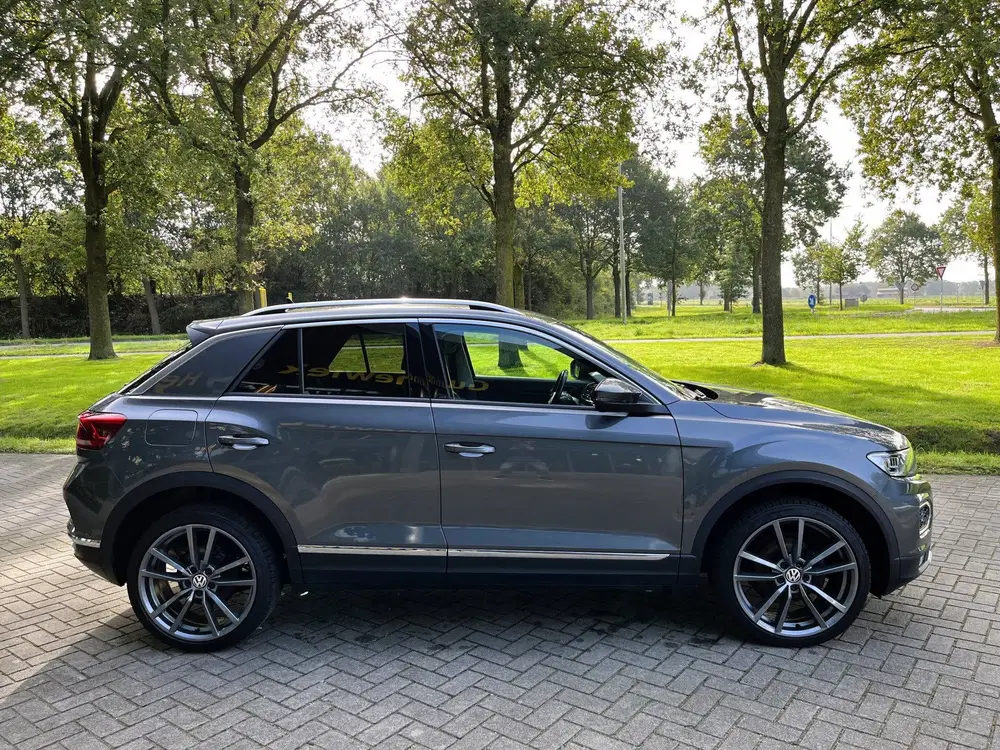 Volkswagen T-Roc 1.5 TSI Sport uit 2020, foto 2