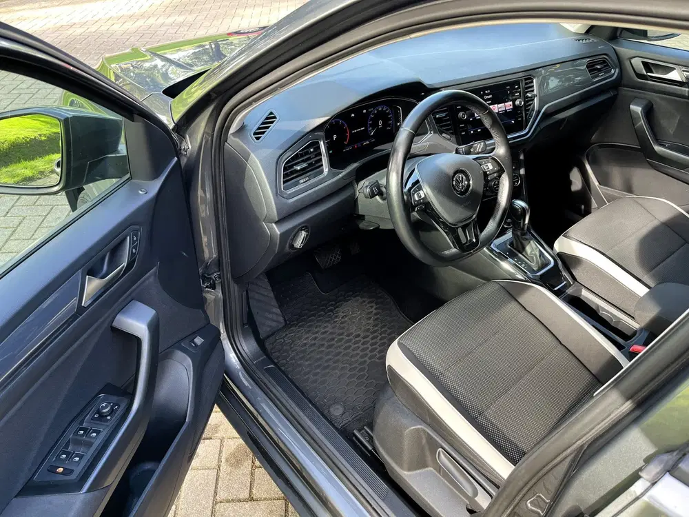 Volkswagen T-Roc 1.5 TSI Sport uit 2020, foto 4